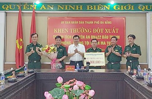 Đà Nẵng: Thưởng nóng Bội đội Biên phòng về thành tích phá án ma tuý lớn (26/4/2022)